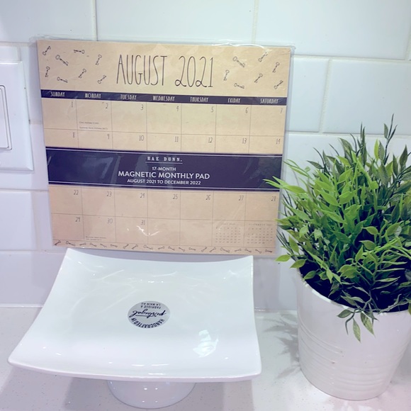 Rae Dunn magnetic calendar - Picture 1 of 2